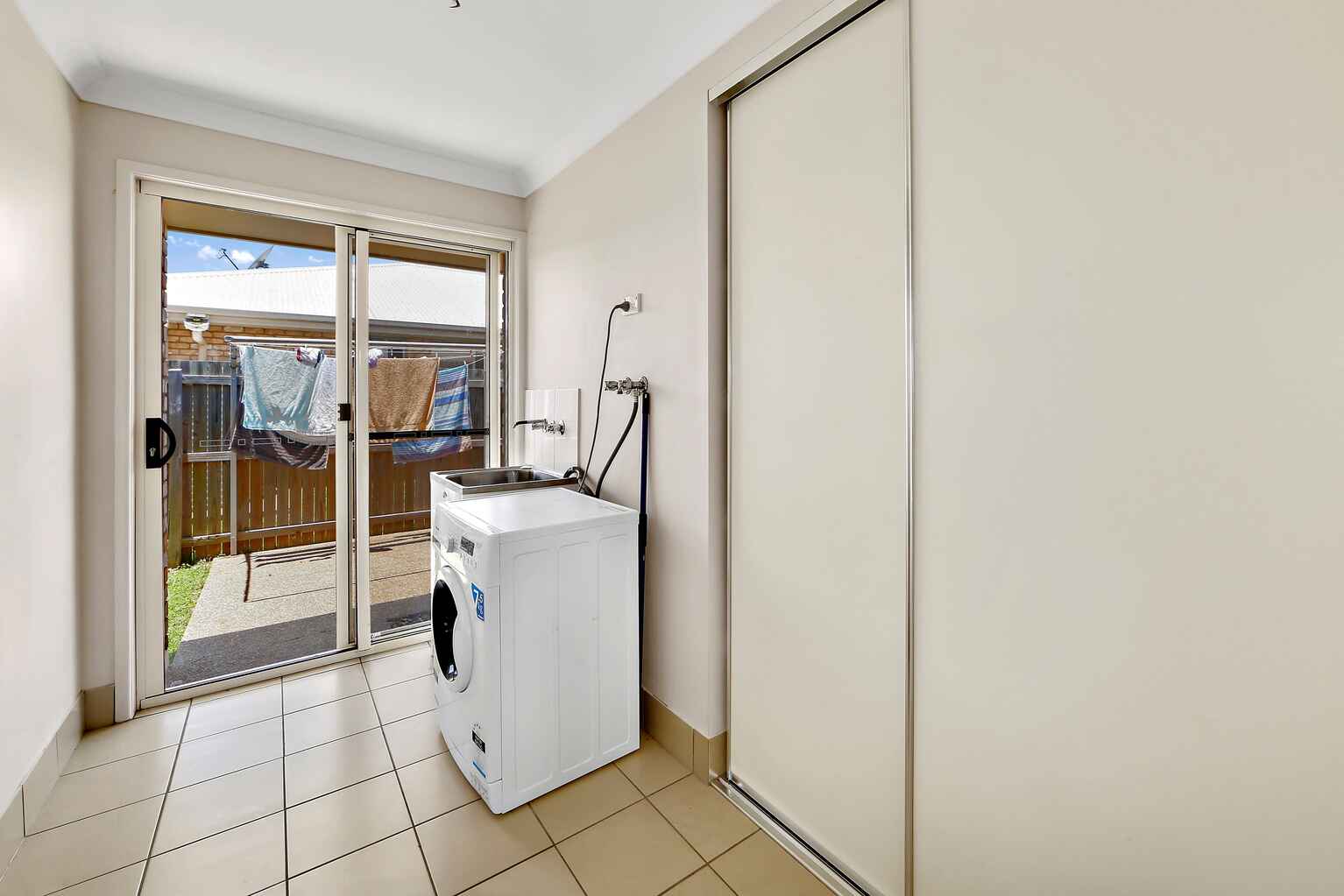 64 Neville Drive Branyan