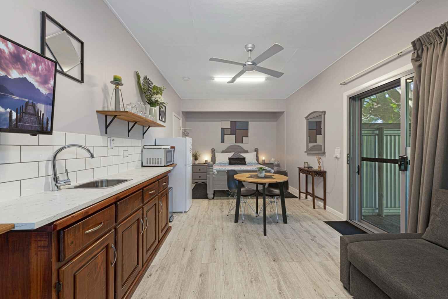 33 Gunsynd Grove Branyan