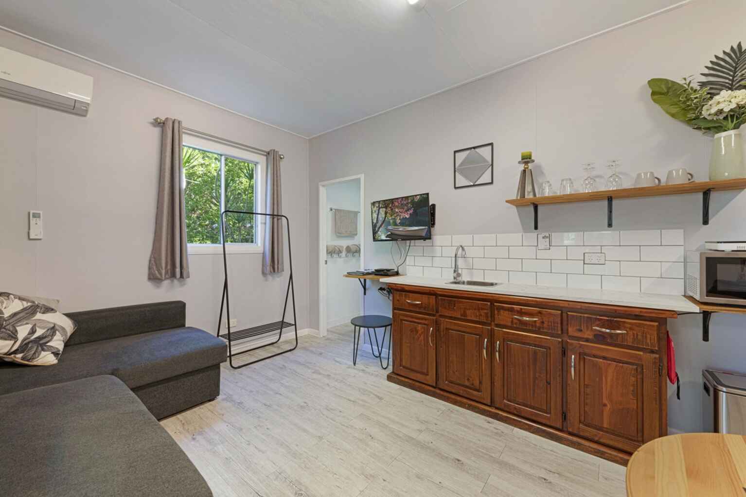 33 Gunsynd Grove Branyan