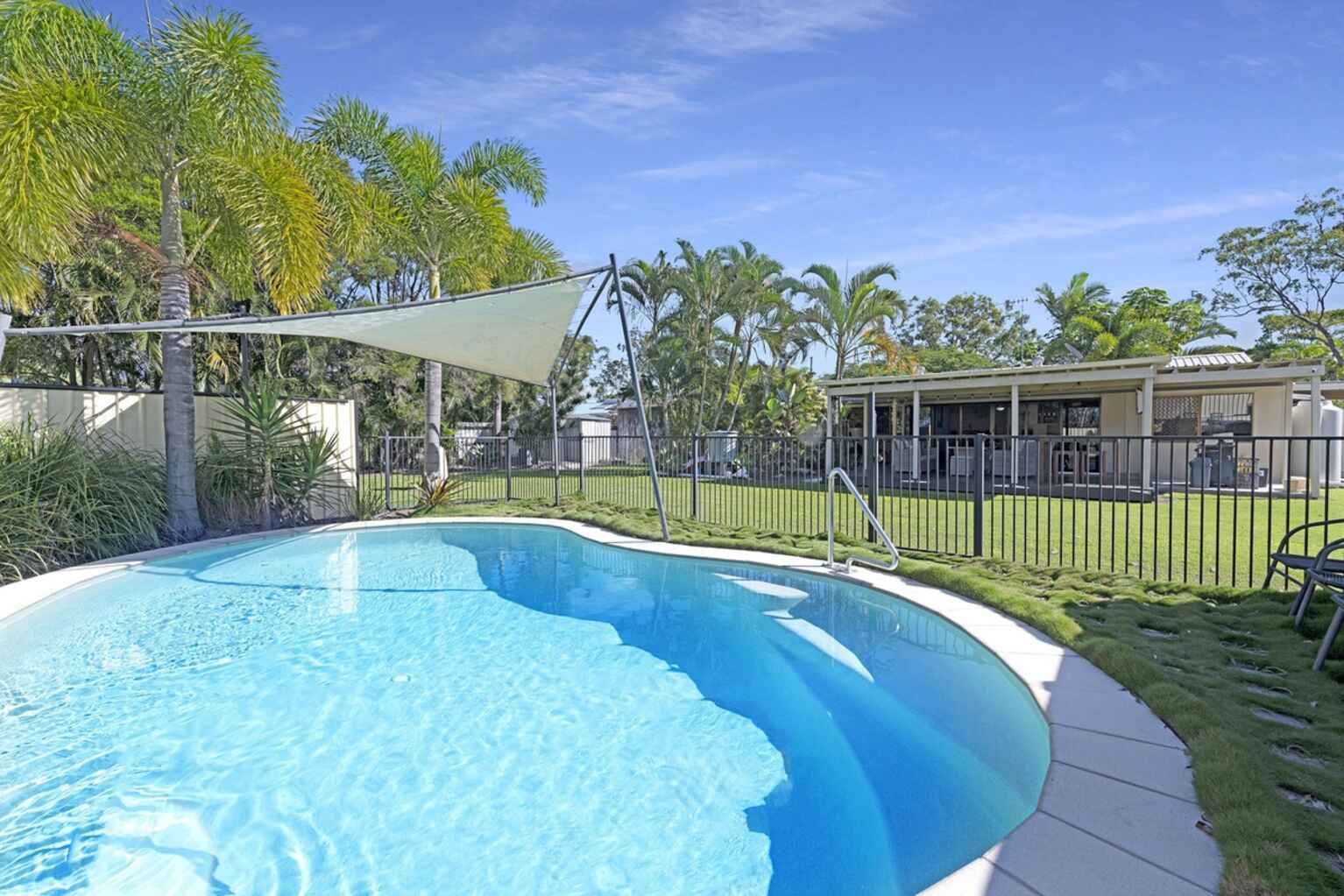 33 Gunsynd Grove Branyan