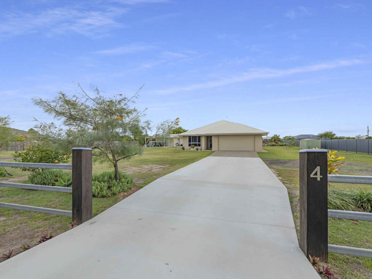 House For Sale 4 Carnarvon Court Branyan