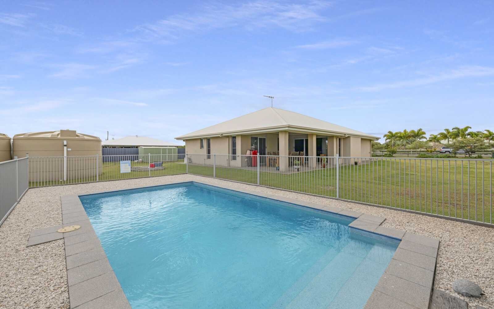 House For Sale 4 Carnarvon Court Branyan