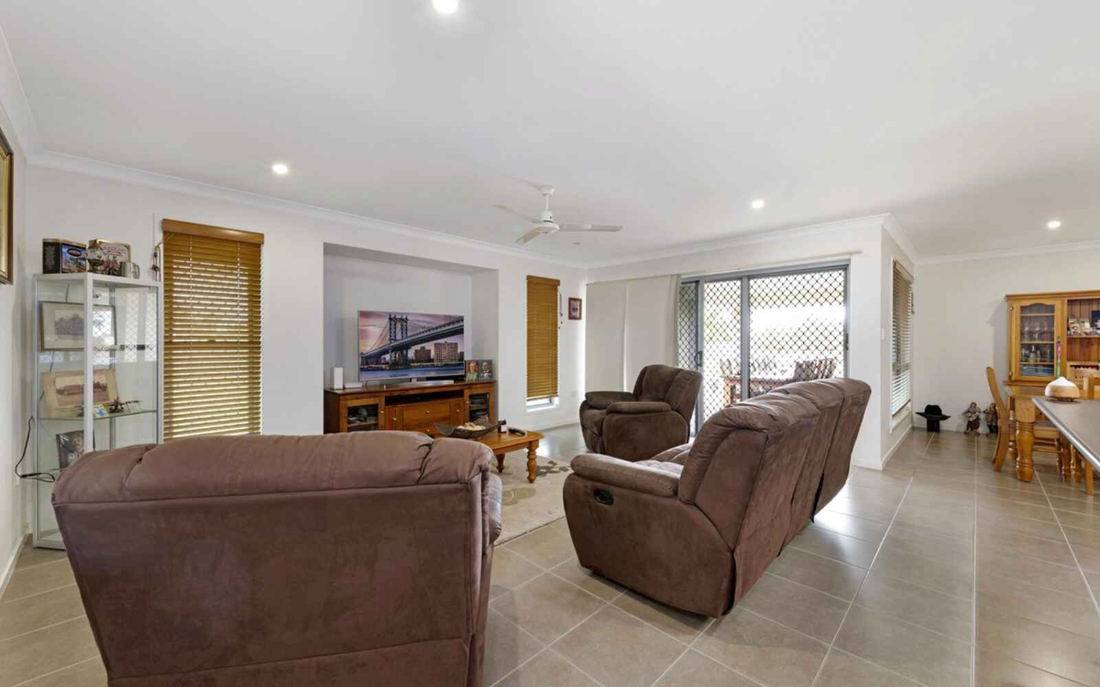 House For Sale 4 Carnarvon Court Branyan