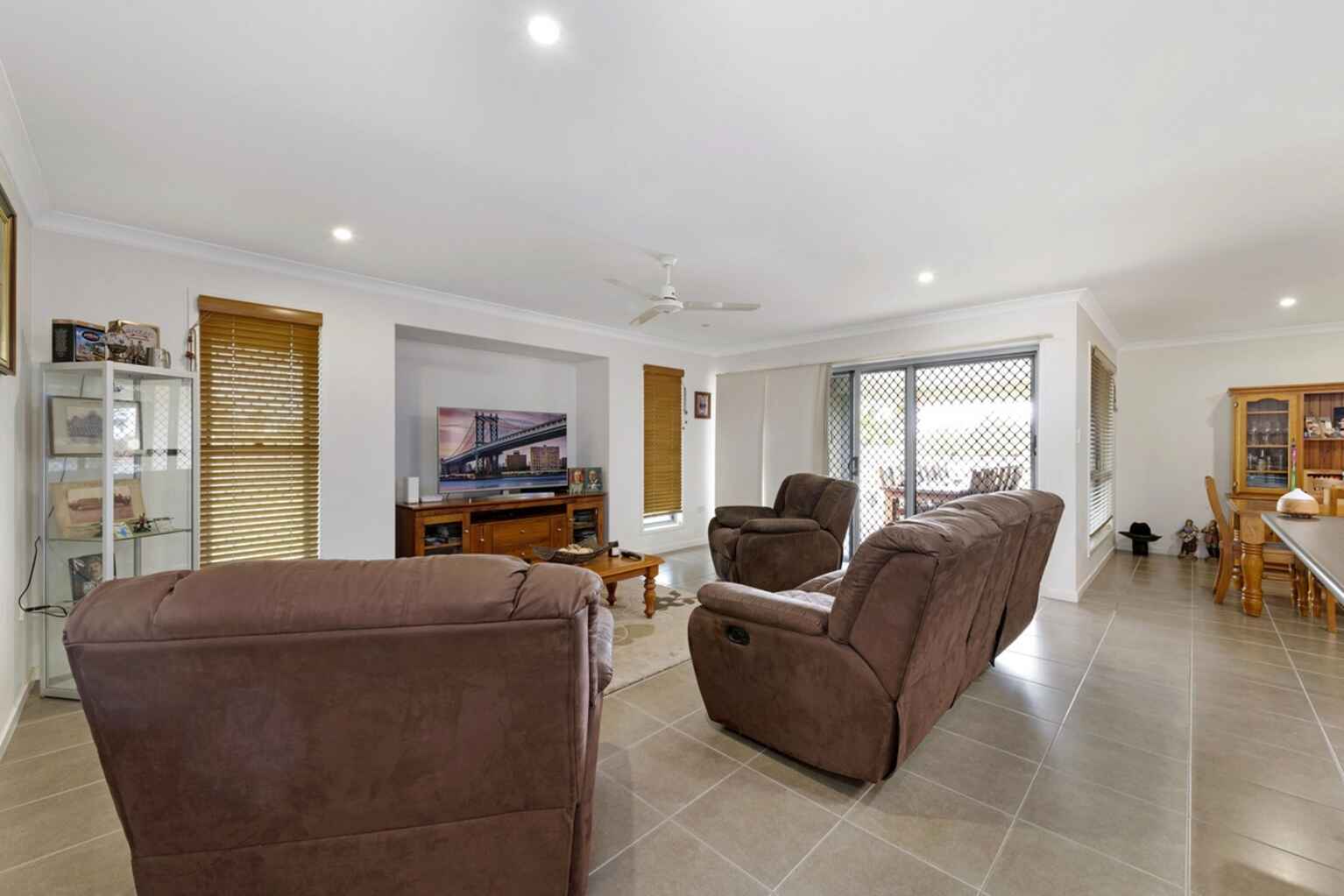 4 Carnarvon Court Branyan 4 Carnarvon Court Branyan