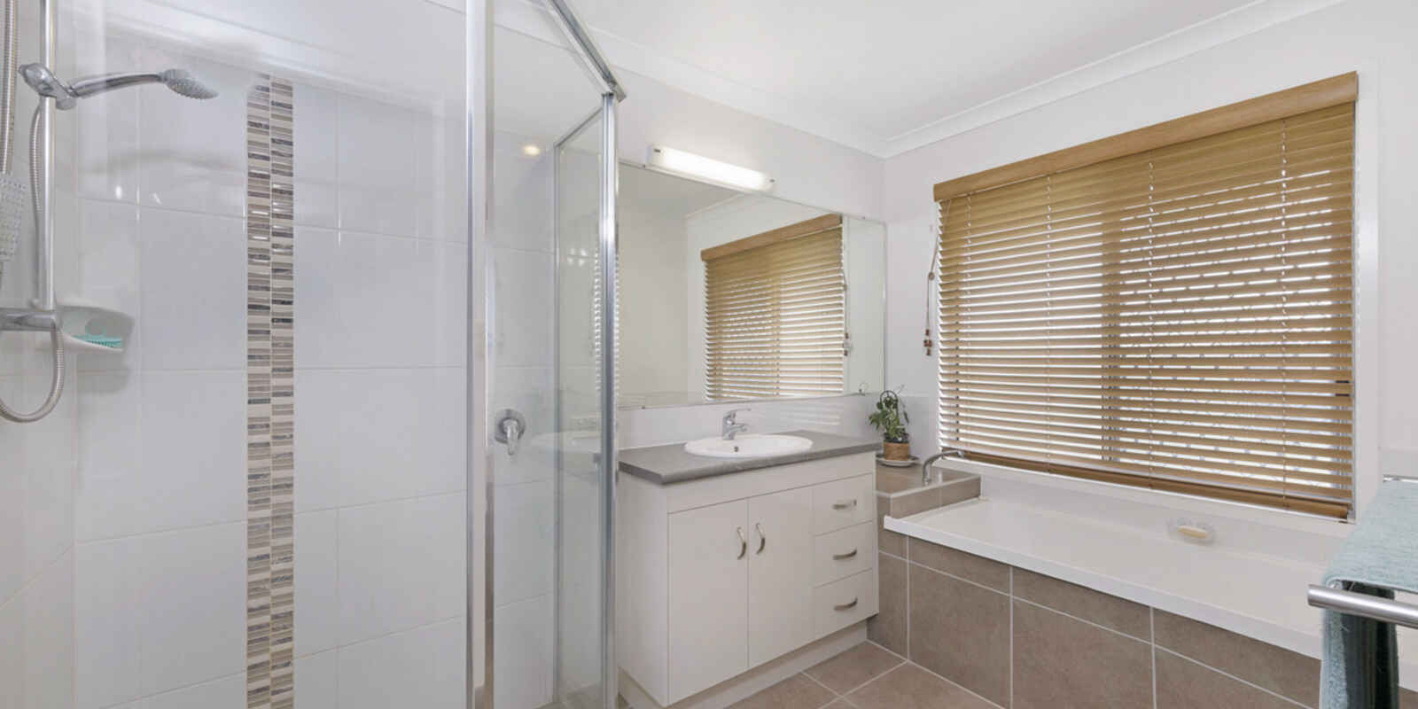 4 Carnarvon Court Branyan 4 Carnarvon Court Branyan