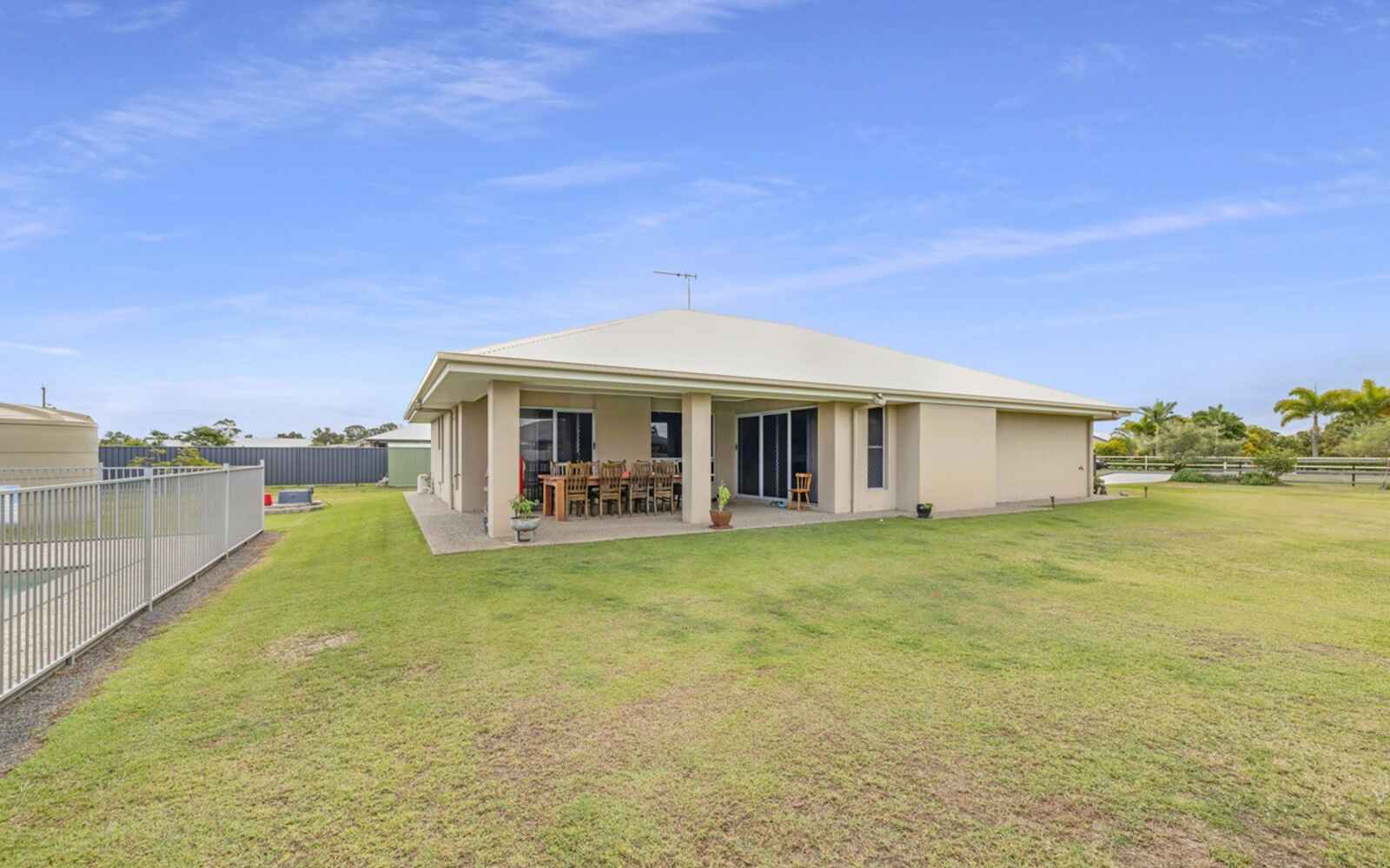 House For Sale 4 Carnarvon Court Branyan