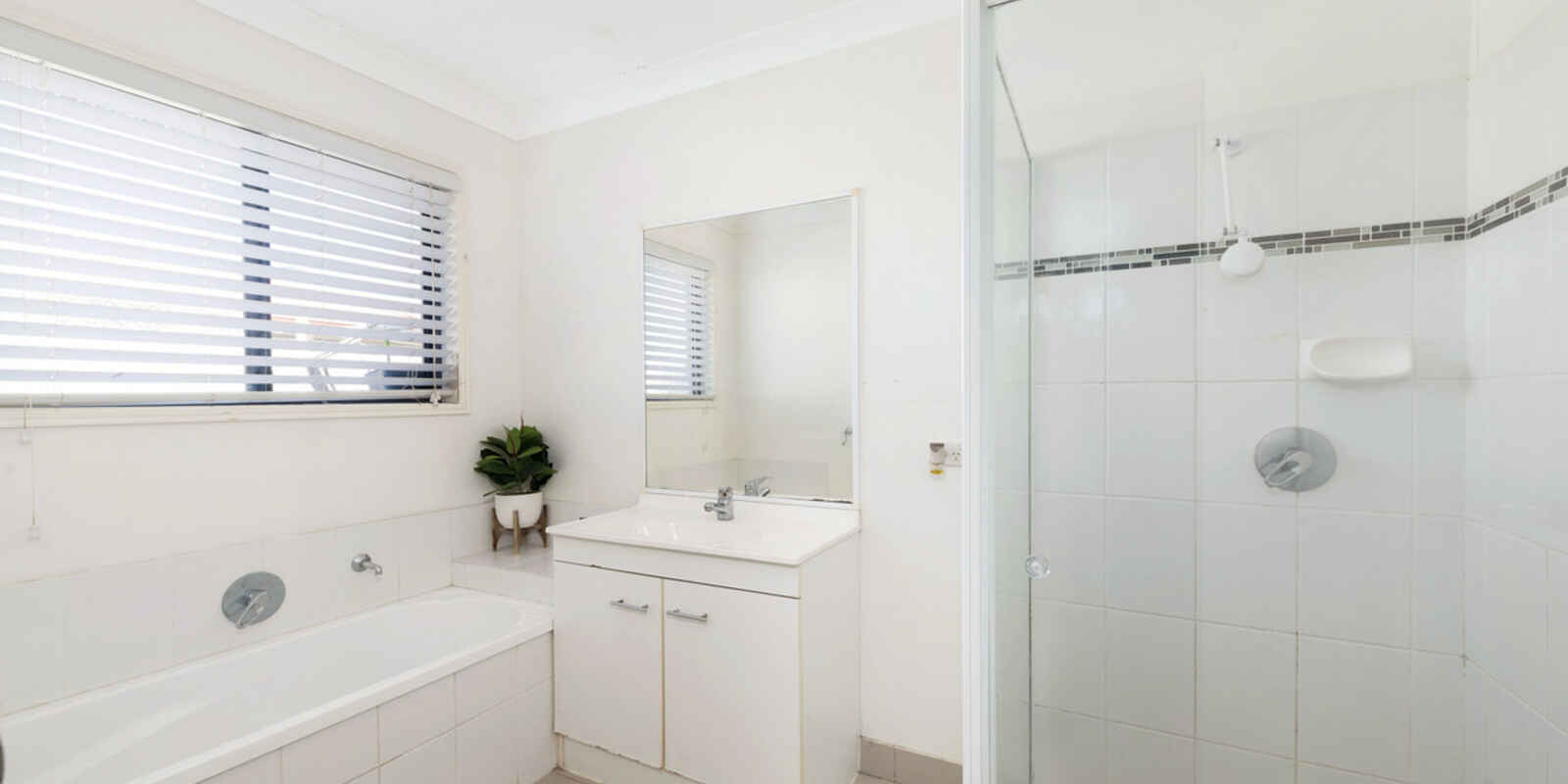 54 The Strand West Thabeban