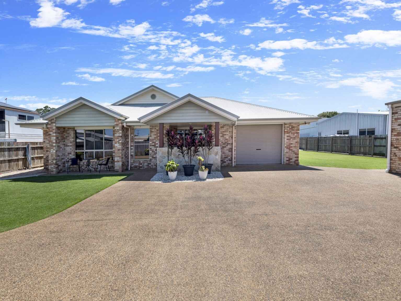 House For Sale 17a Lovers Walk Thabeban