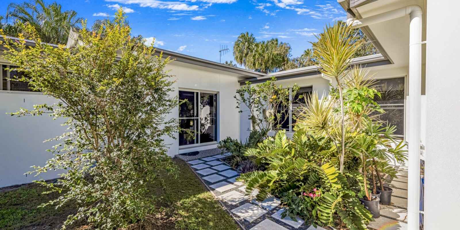17 Woodlands Lane Moore Park Beach