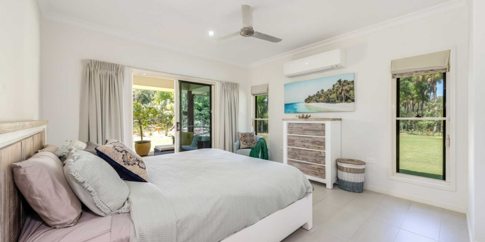 42 Kingfisher Crescent Moore Park Beach