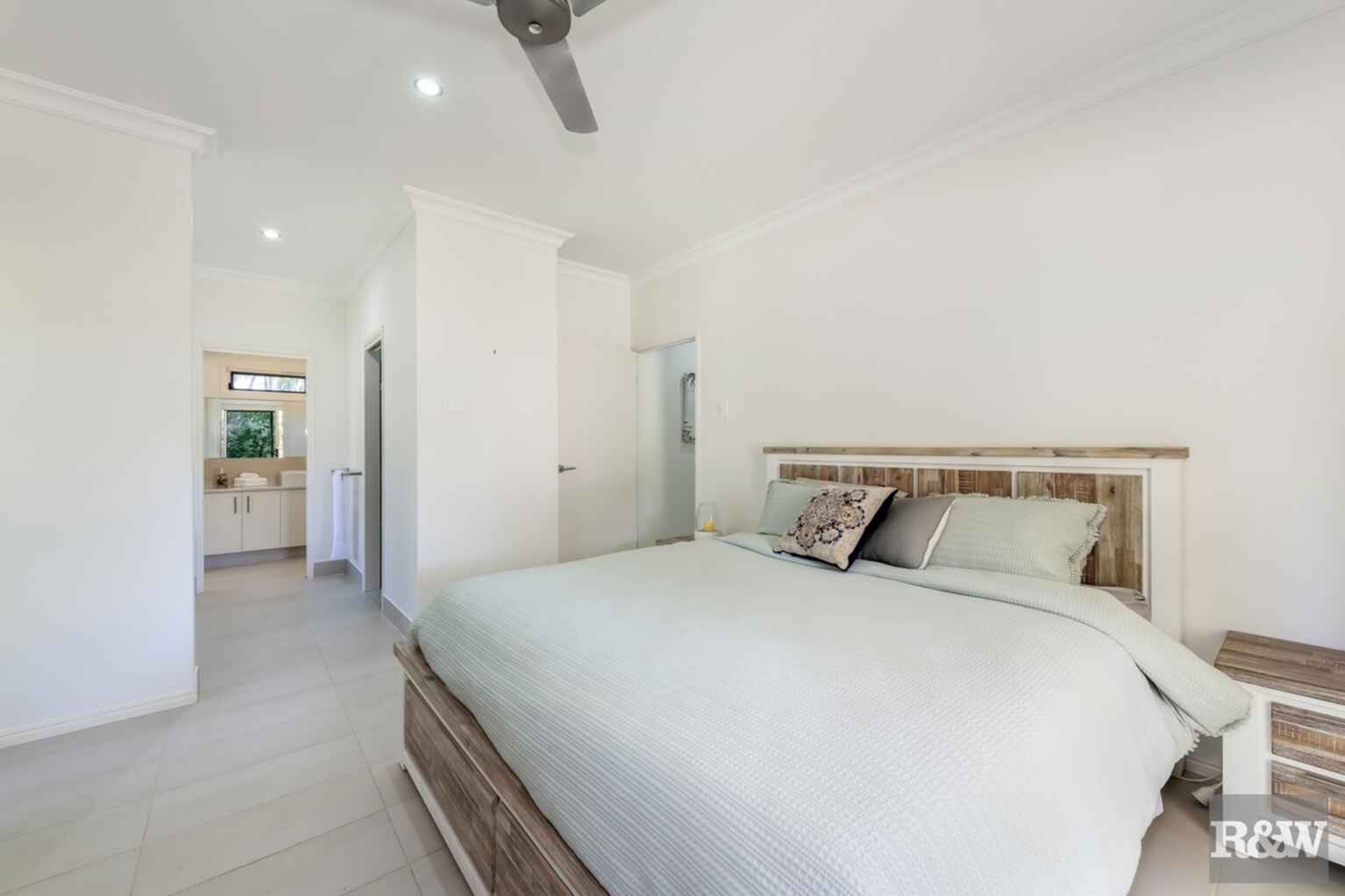 42 Kingfisher Crescent Moore Park Beach