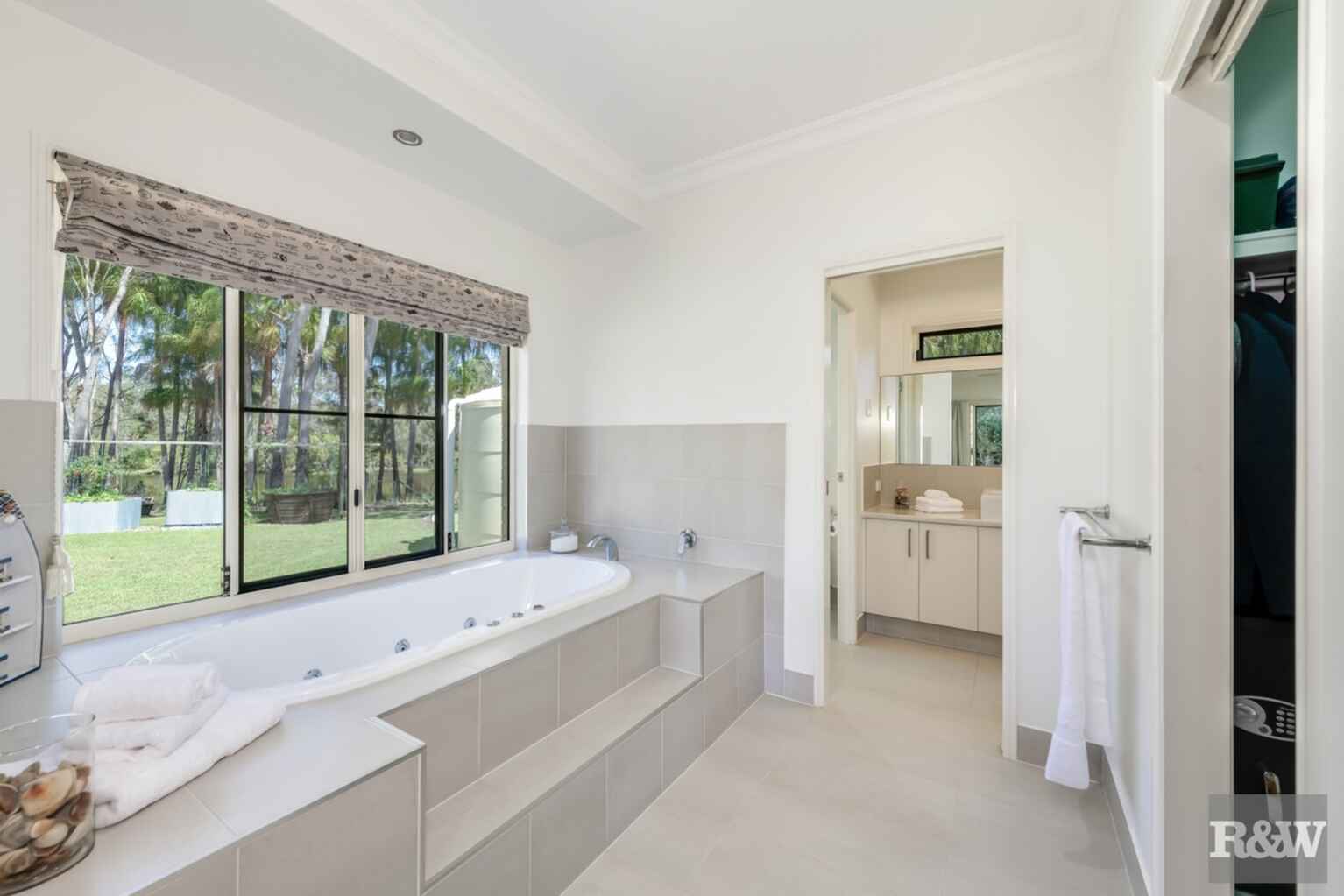 42 Kingfisher Crescent Moore Park Beach