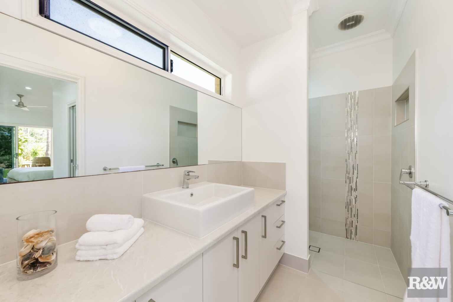 42 Kingfisher Crescent Moore Park Beach