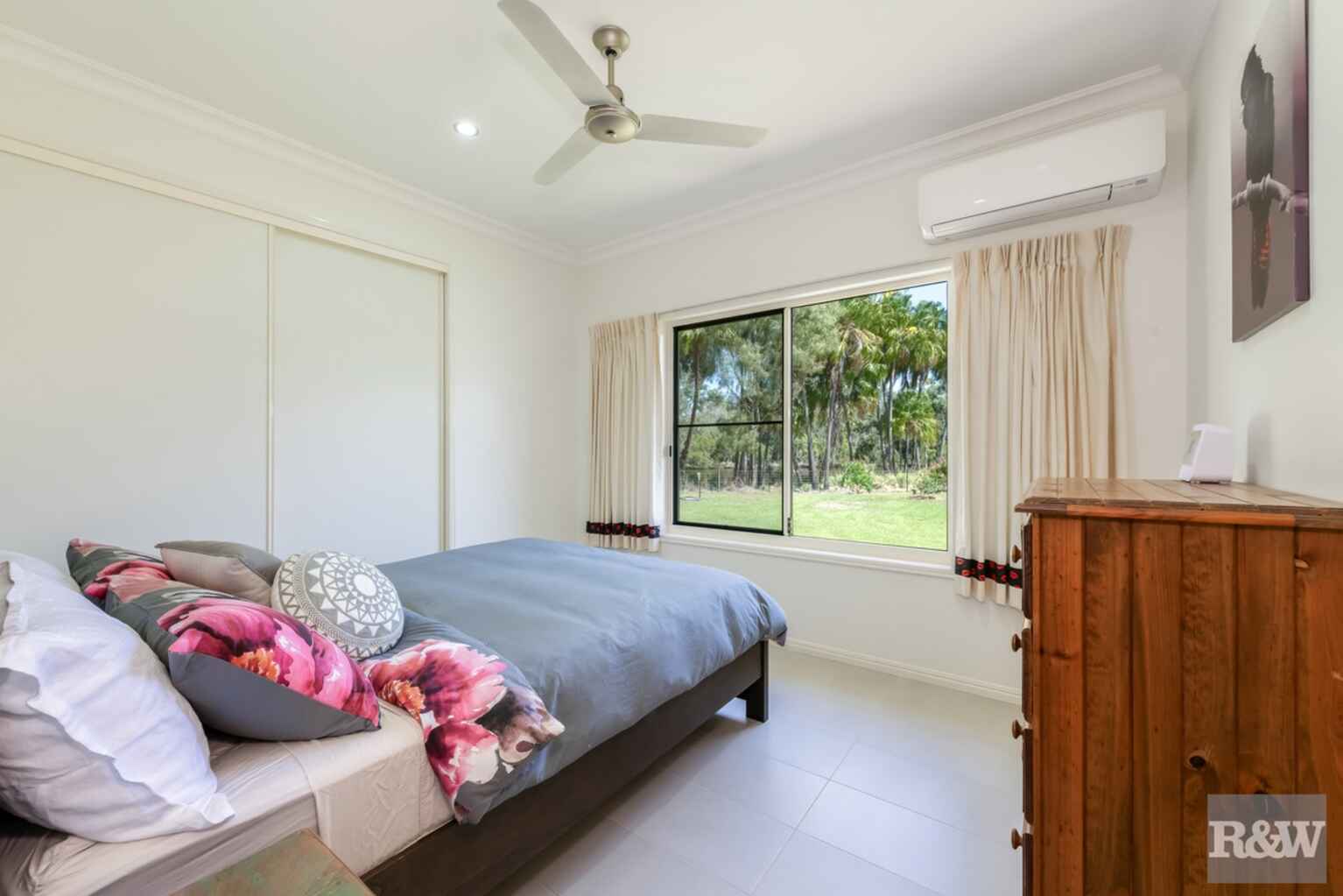 42 Kingfisher Crescent Moore Park Beach