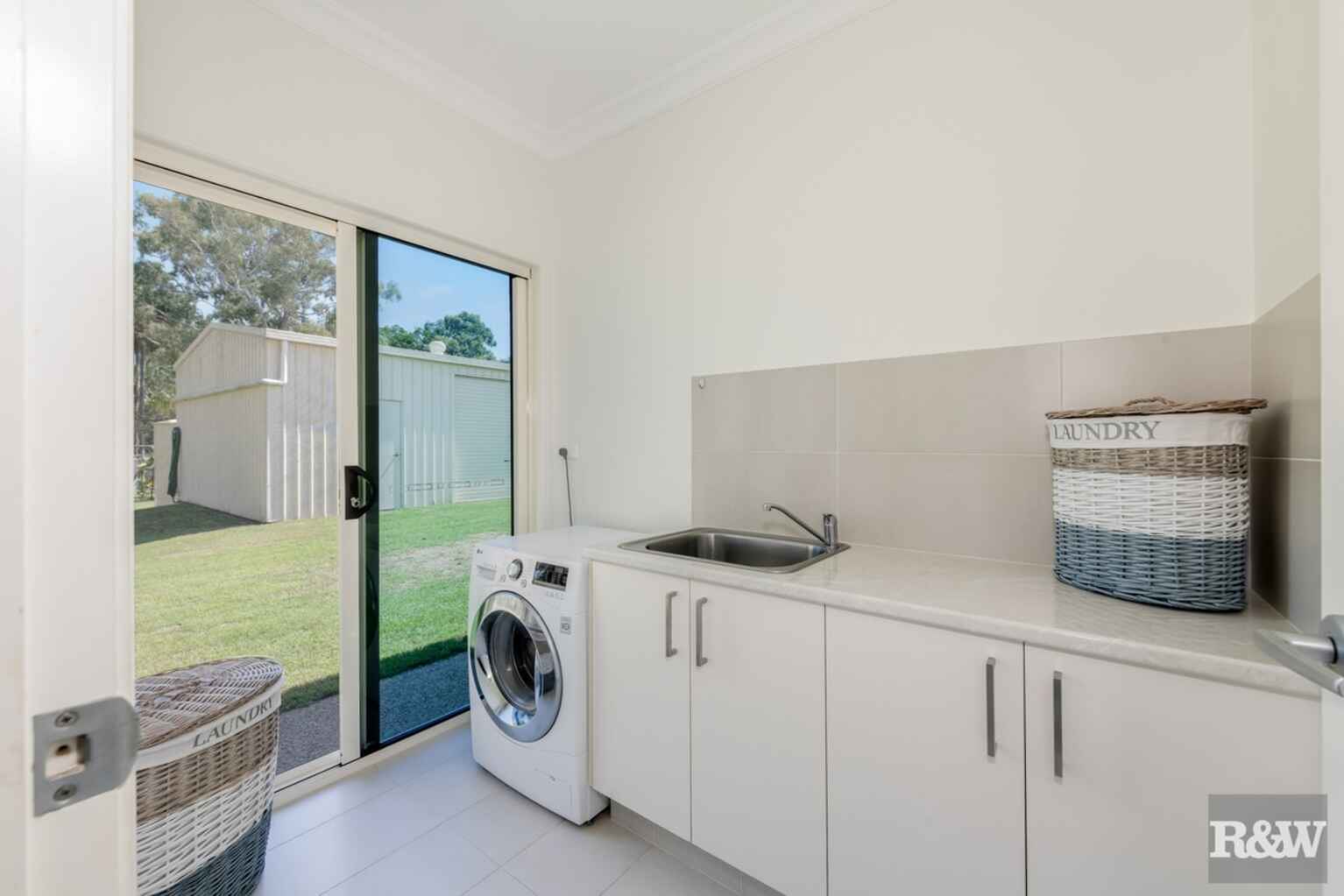 42 Kingfisher Crescent Moore Park Beach