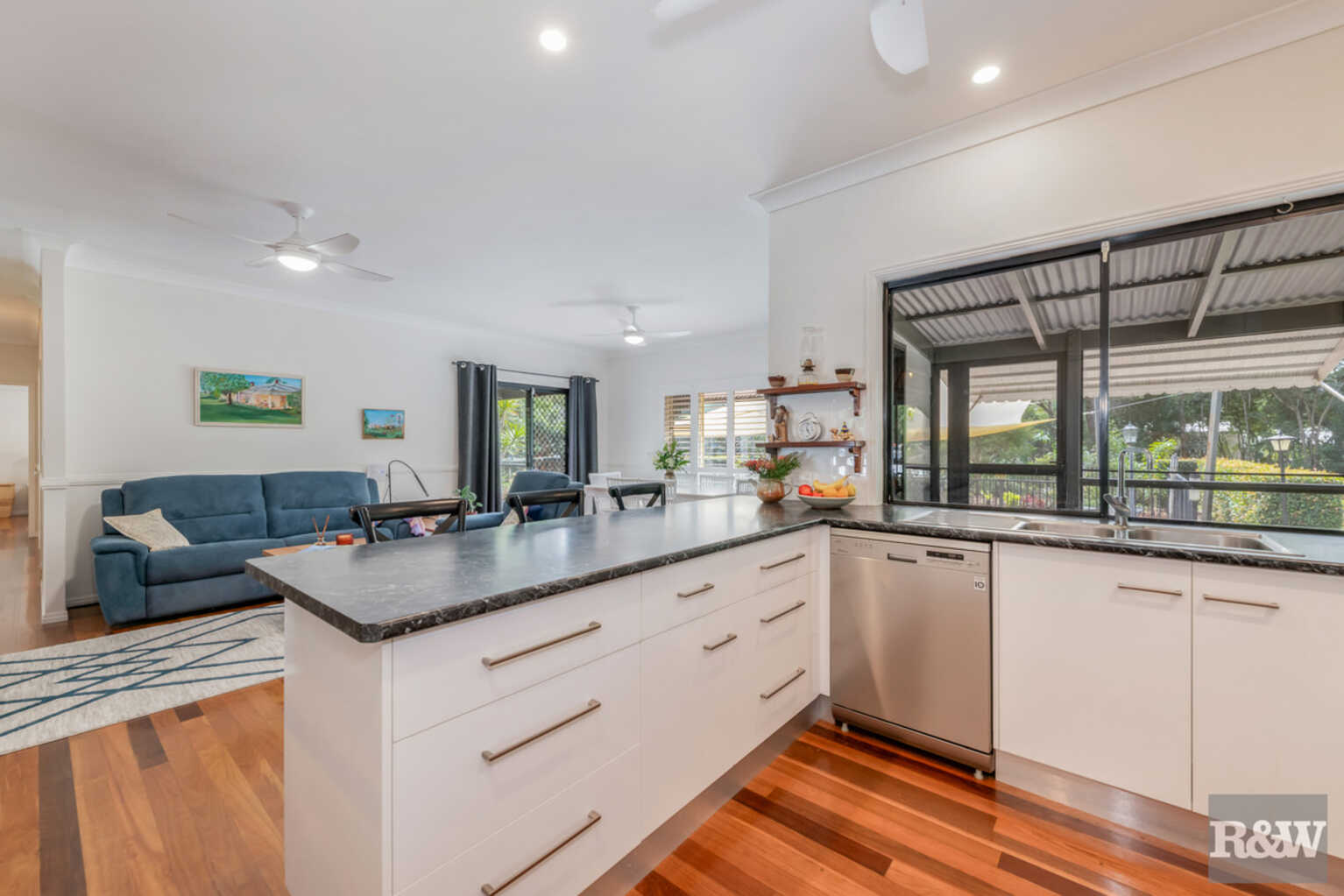 296 Sylvan Drive Moore Park Beach