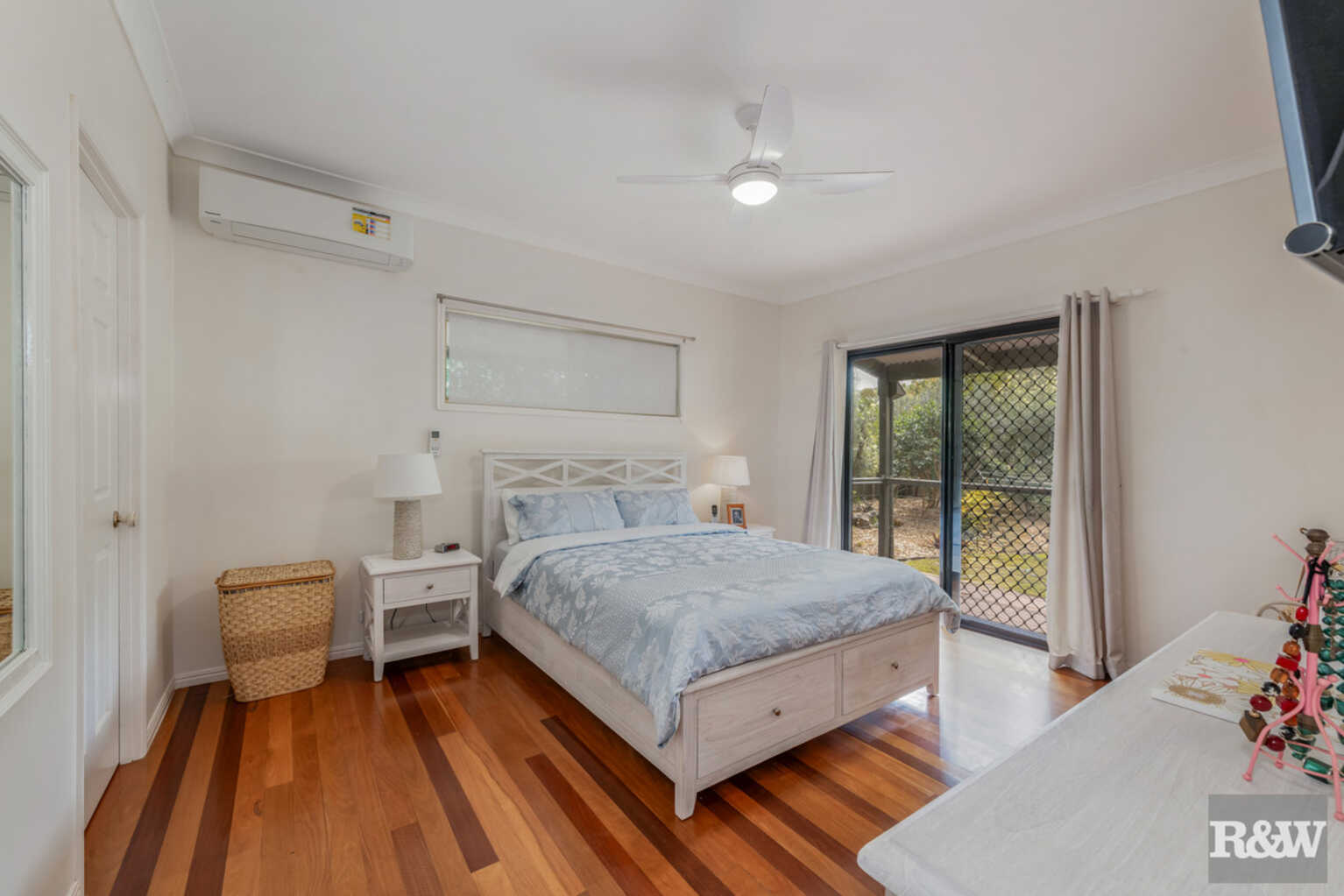 296 Sylvan Drive Moore Park Beach