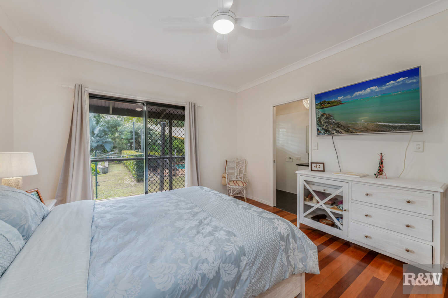 296 Sylvan Drive Moore Park Beach