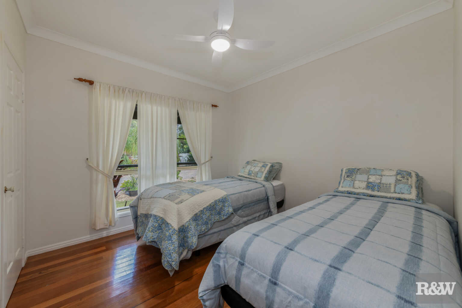 296 Sylvan Drive Moore Park Beach