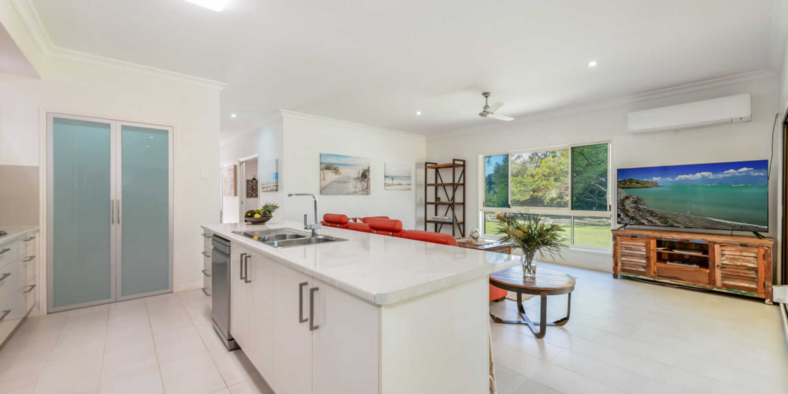 42 Kingfisher Crescent Moore Park Beach