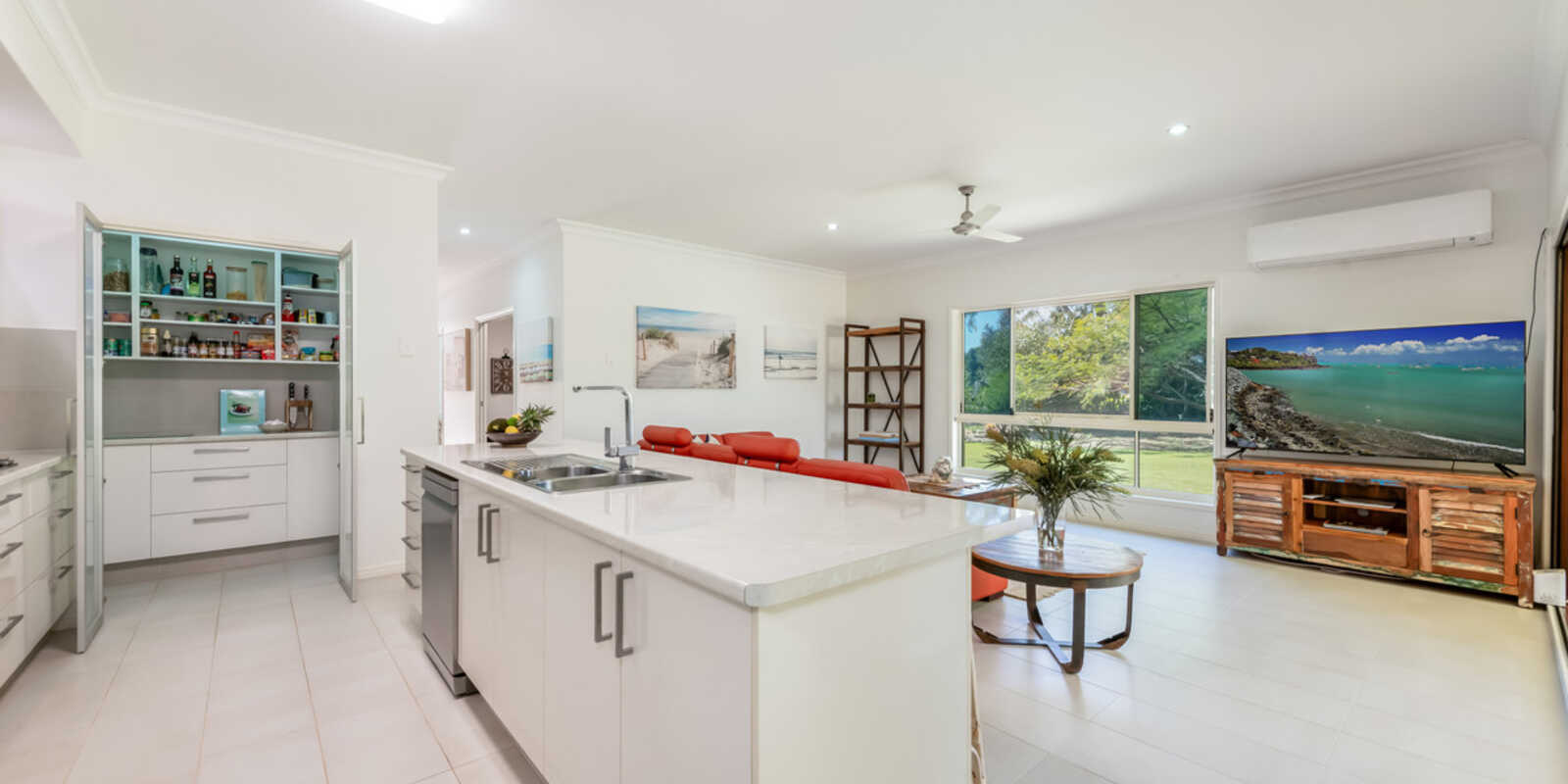 42 Kingfisher Crescent Moore Park Beach