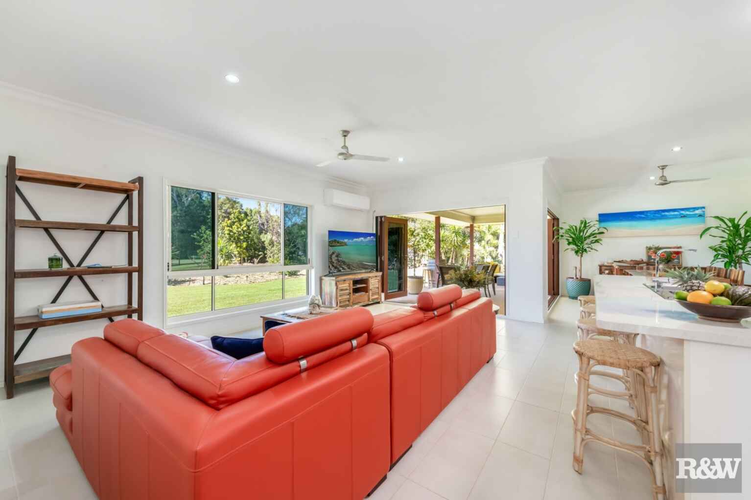 42 Kingfisher Crescent Moore Park Beach