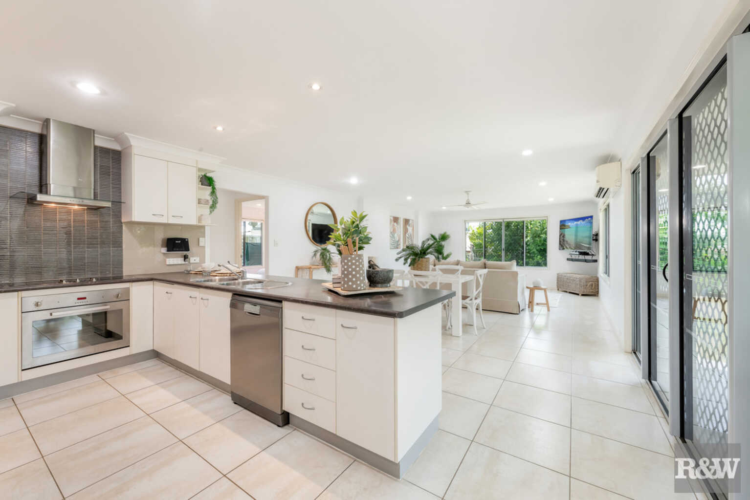 8 Hillcrest Court Bargara