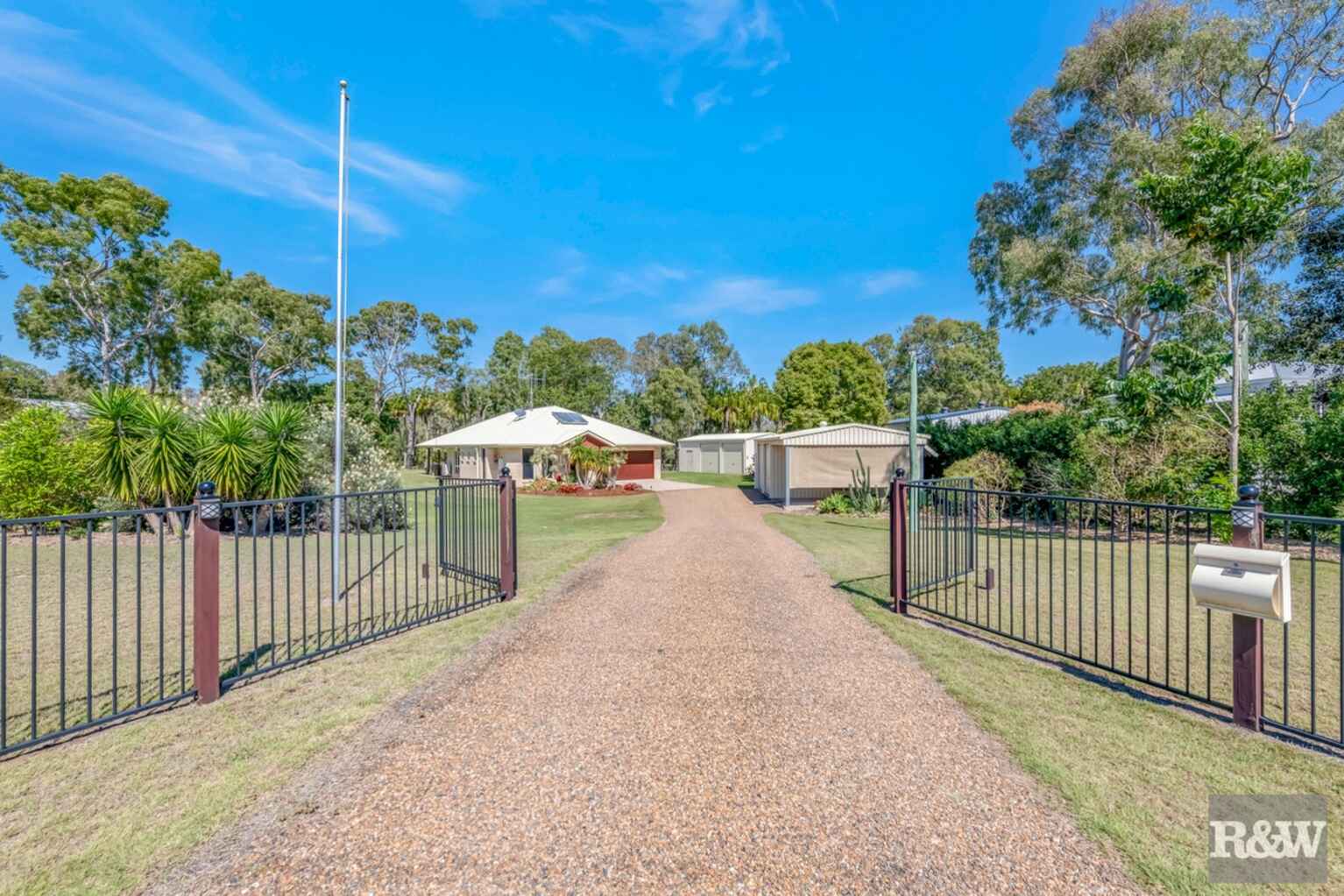 42 Kingfisher Crescent Moore Park Beach