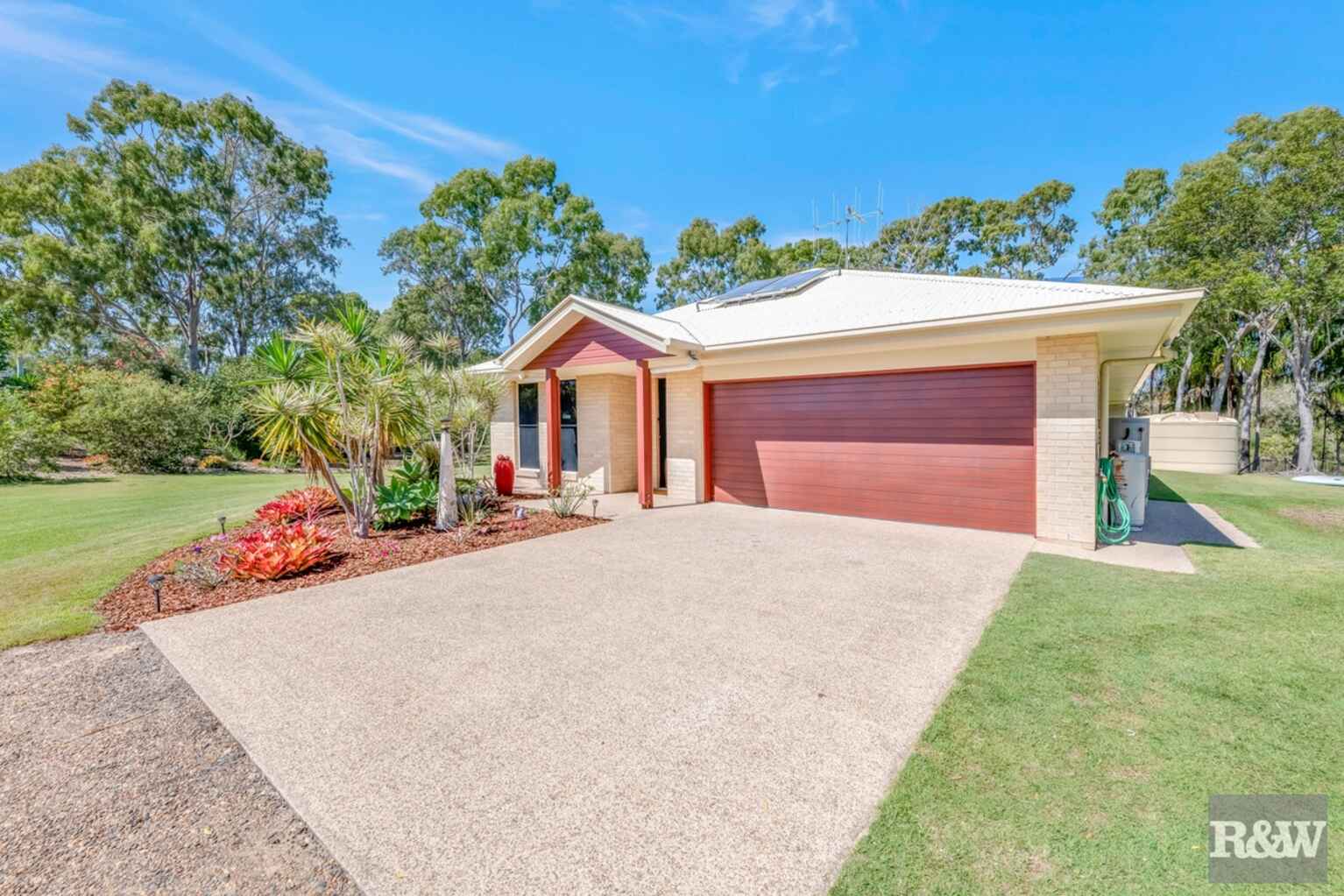 42 Kingfisher Crescent Moore Park Beach