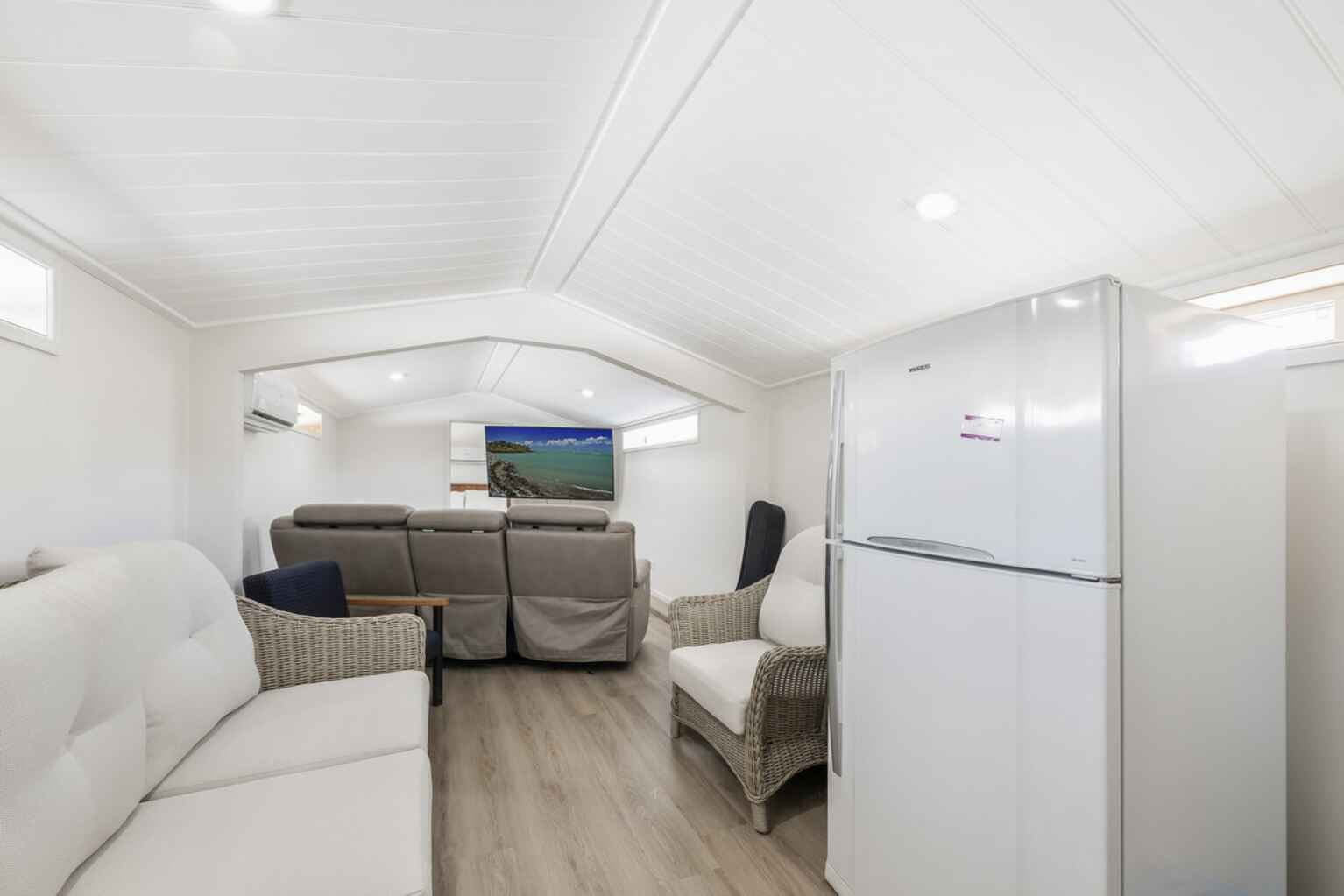 20 Kingfisher Crescent Moore Park Beach 20 Kingfisher Crescent Moore Park Beach