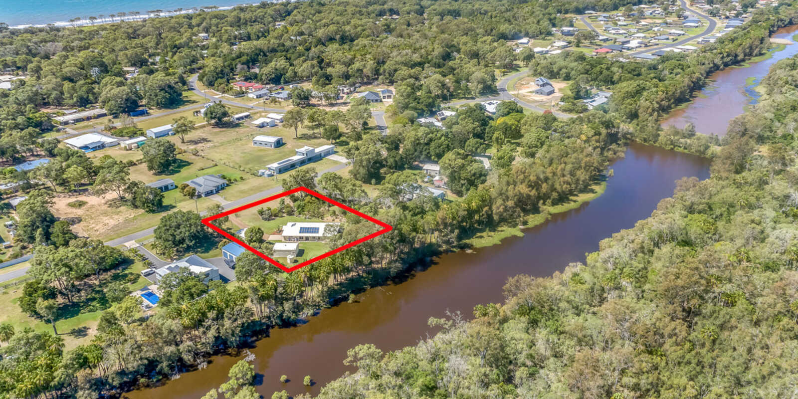 42 Kingfisher Crescent Moore Park Beach