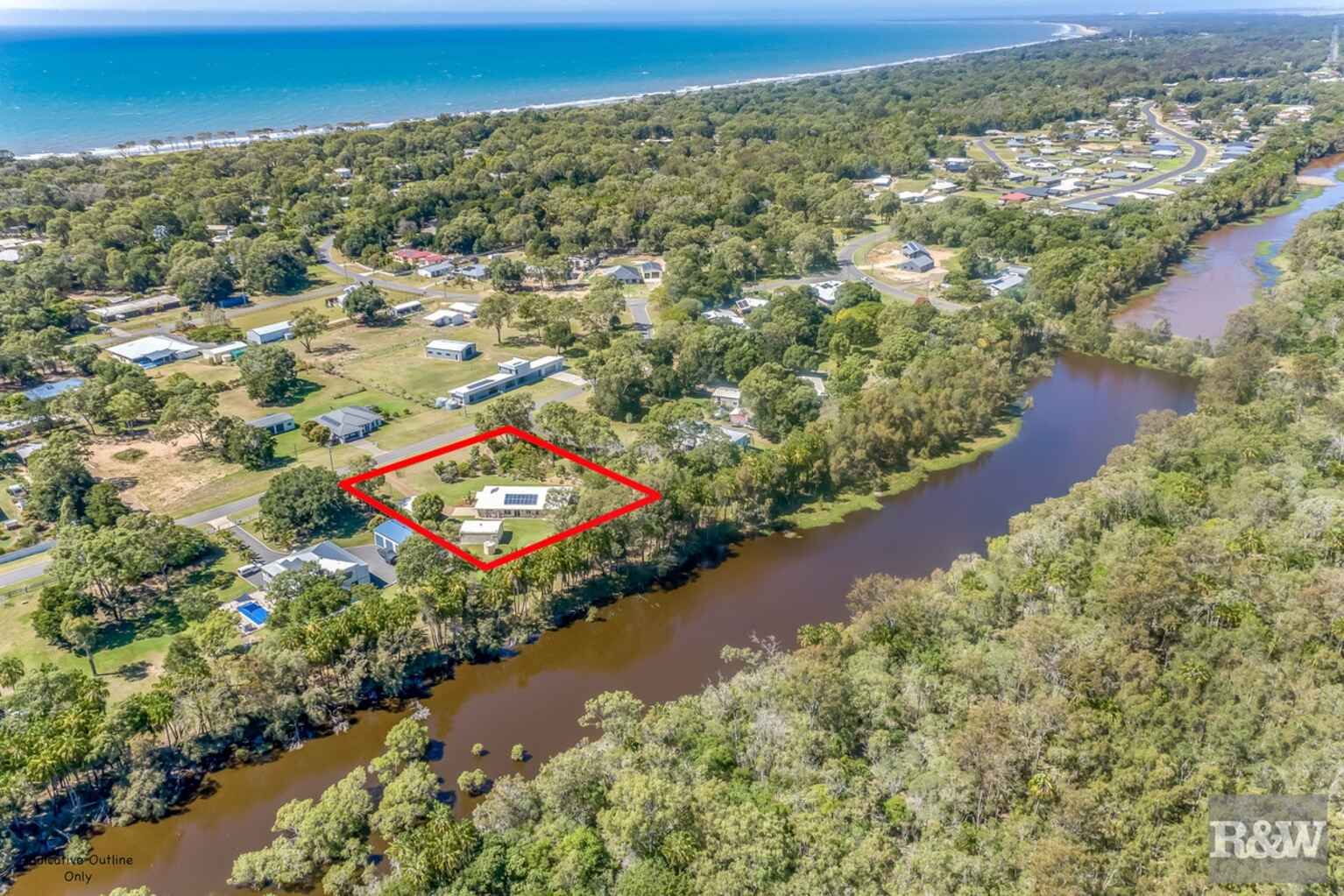 42 Kingfisher Crescent Moore Park Beach