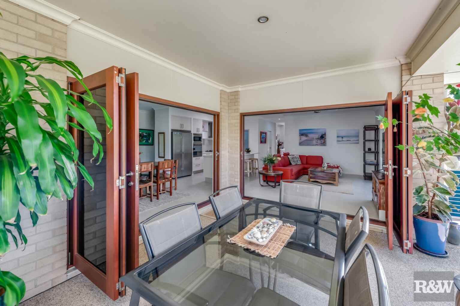 42 Kingfisher Crescent Moore Park Beach