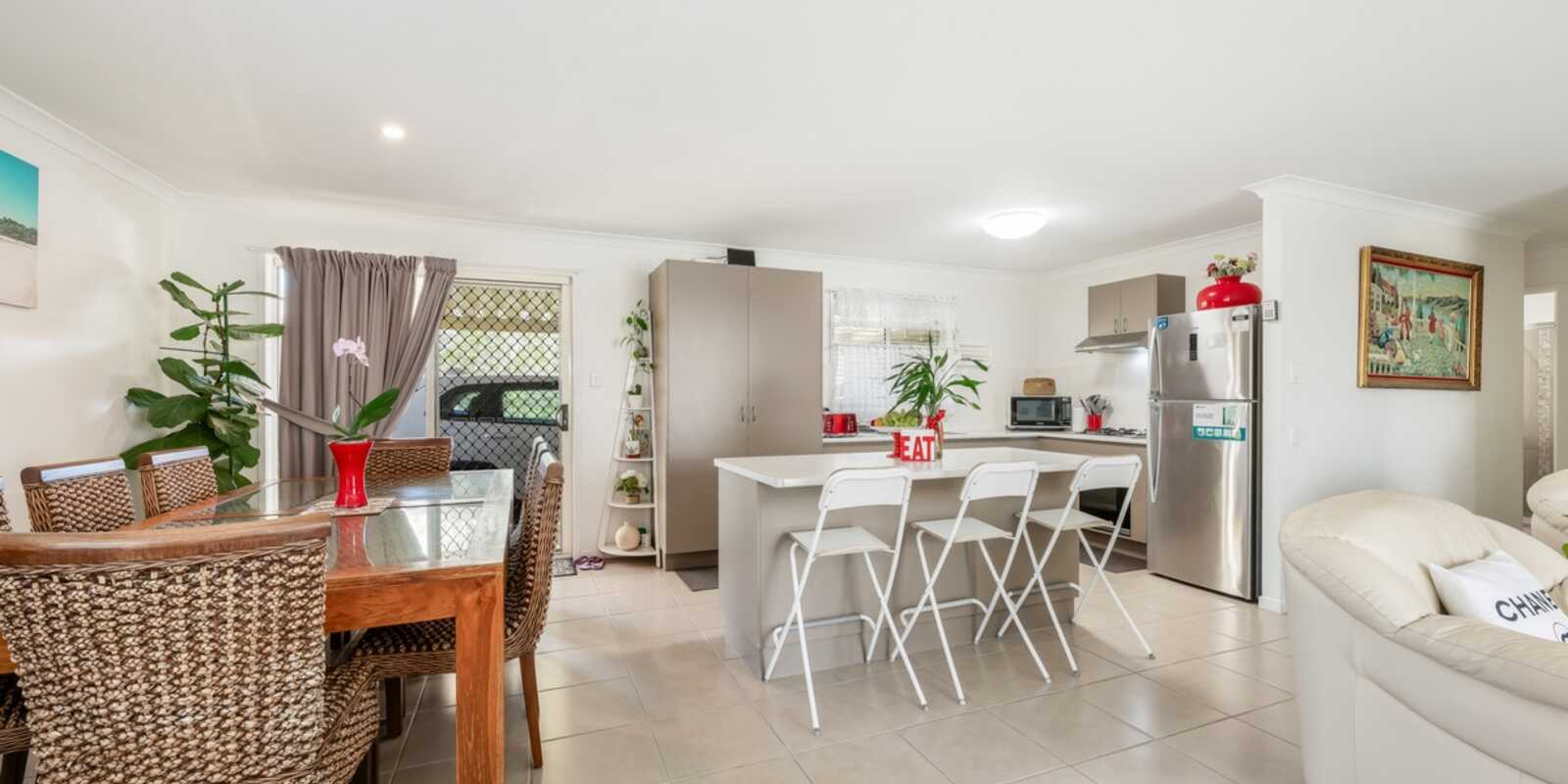 24 Malvern Drive Moore Park Beach 24 Malvern Drive Moore Park Beach
