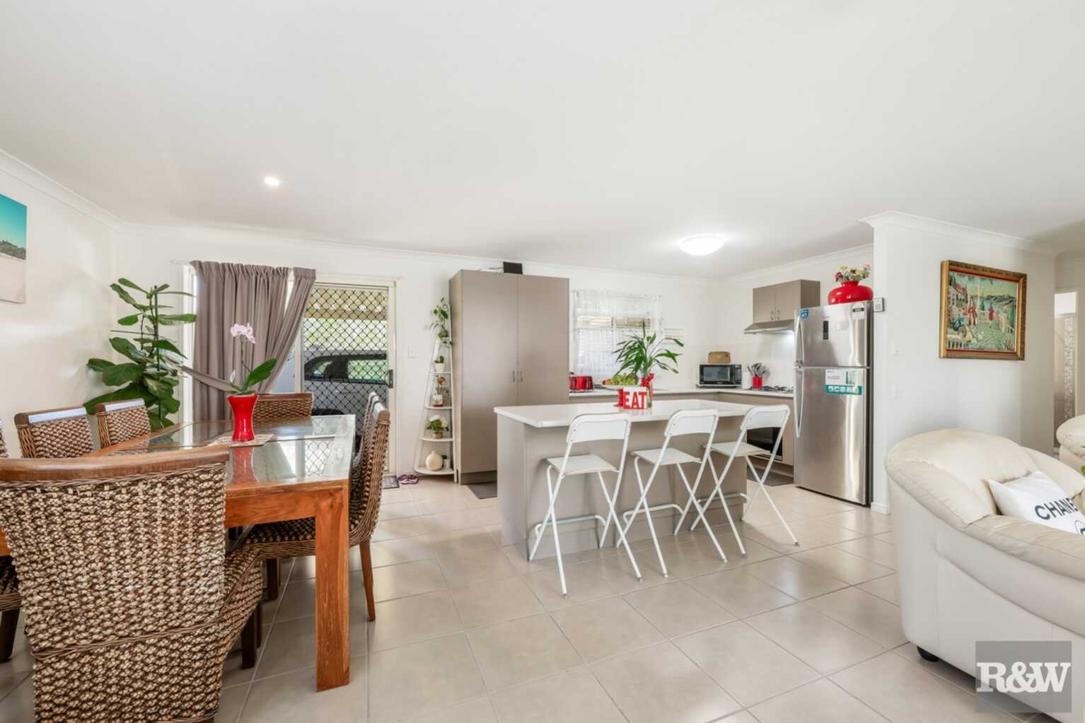24 Malvern Drive Moore Park Beach 24 Malvern Drive Moore Park Beach