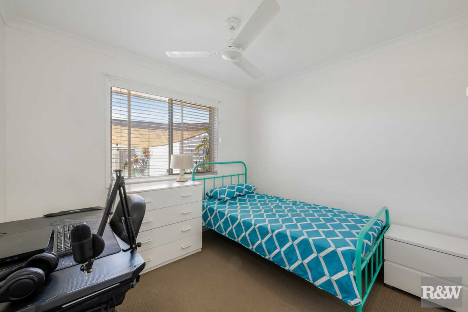 24 Malvern Drive Moore Park Beach 24 Malvern Drive Moore Park Beach