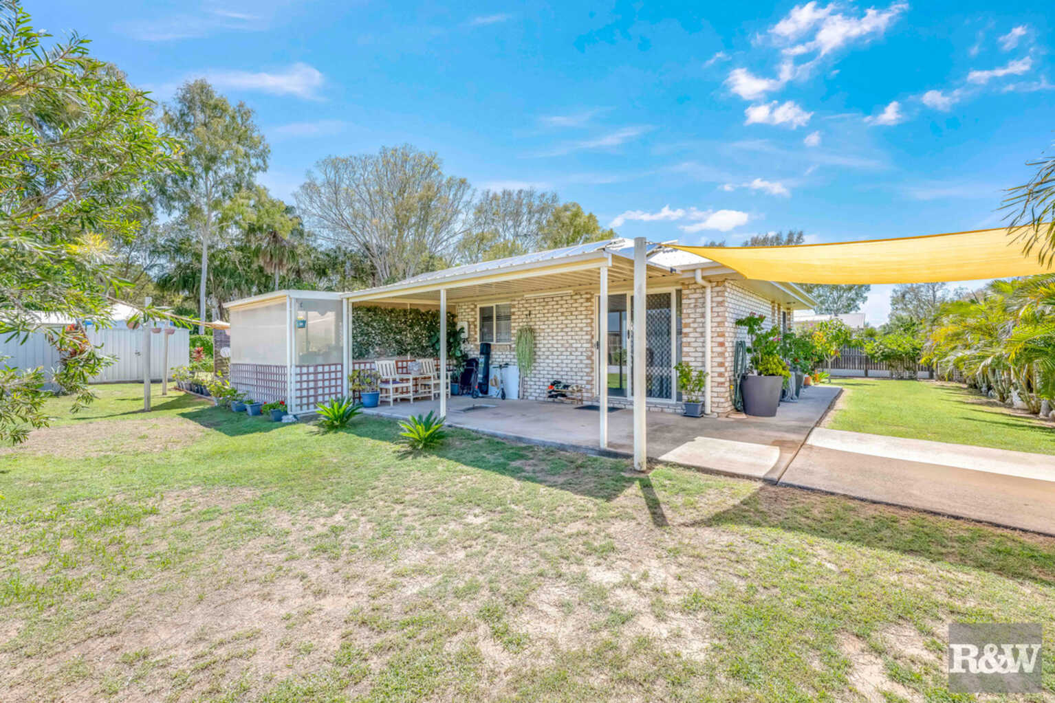 24 Malvern Drive Moore Park Beach 24 Malvern Drive Moore Park Beach