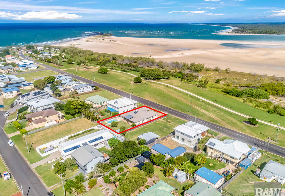ACT FAST – Beachfront Beauty in Elliott Heads Won’t Last!