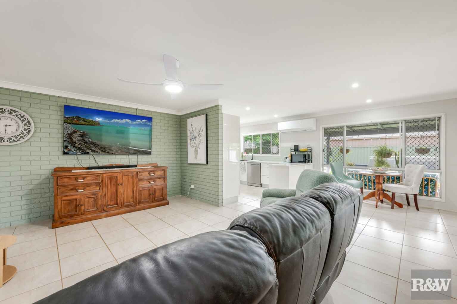 30 SUNSET Drive Thabeban