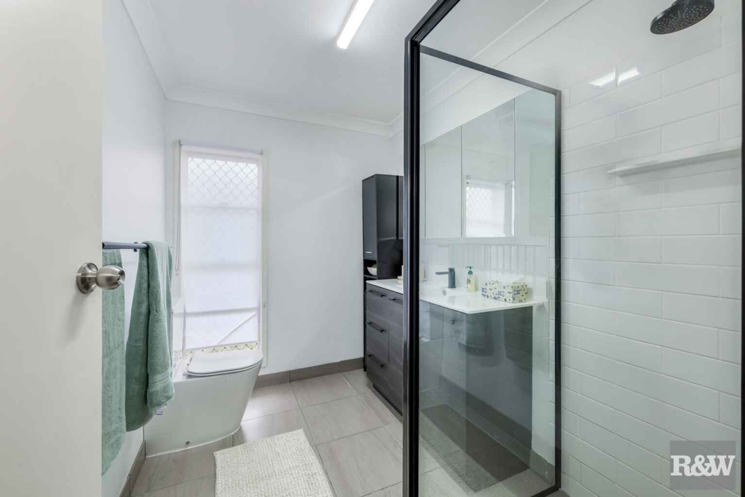 30 SUNSET Drive Thabeban