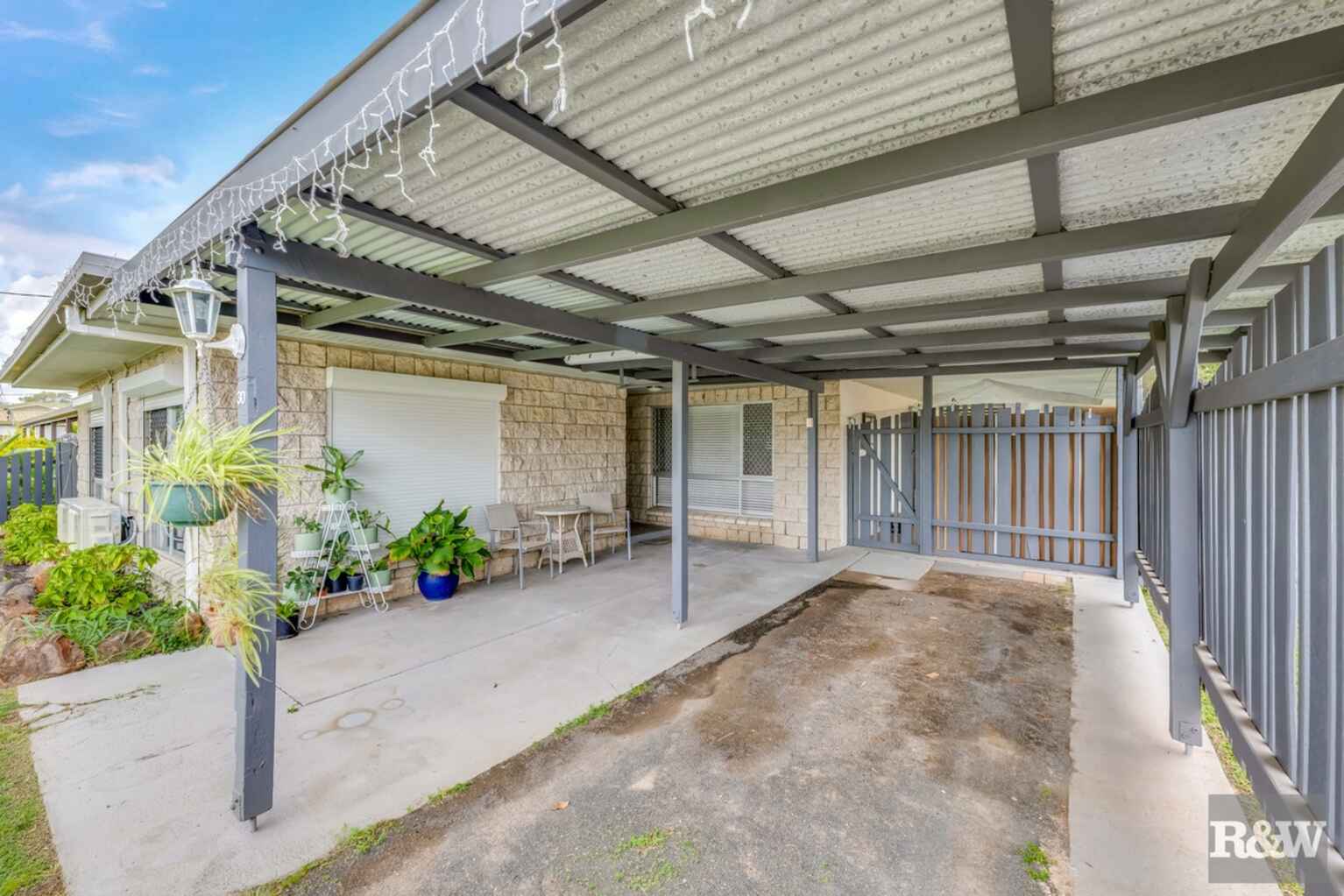 30 SUNSET Drive Thabeban