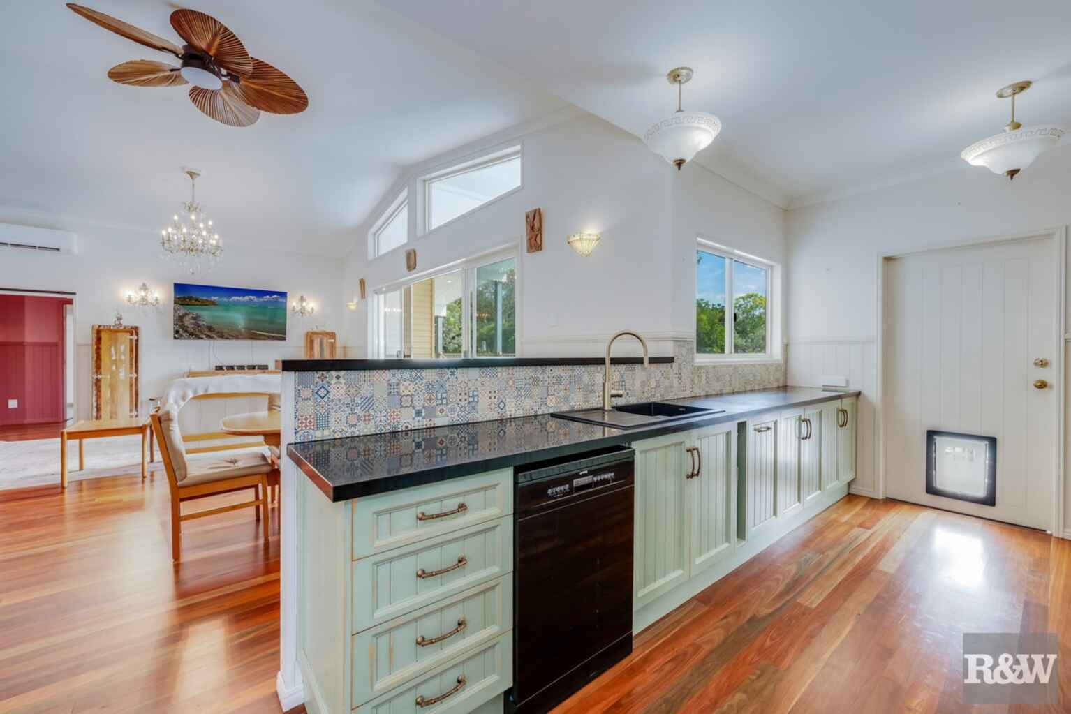 86 Sylvan Drive Moore Park Beach