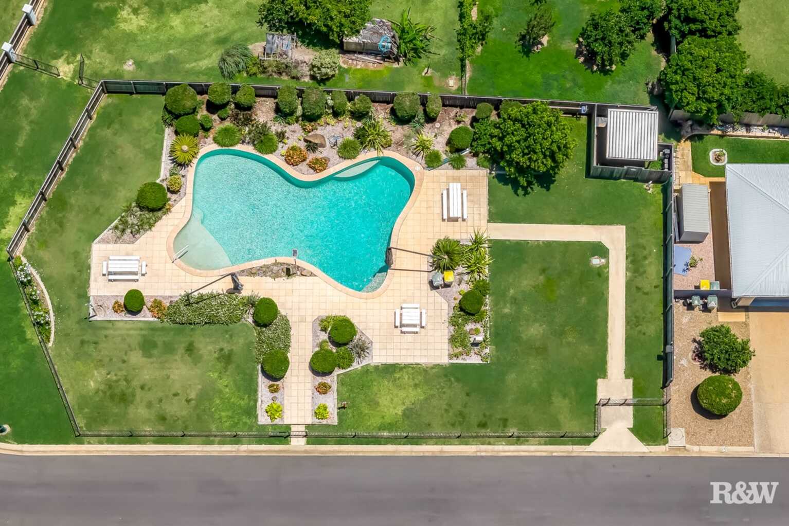 19 McCallum Close Coral Cove 19 McCallum Close Coral Cove