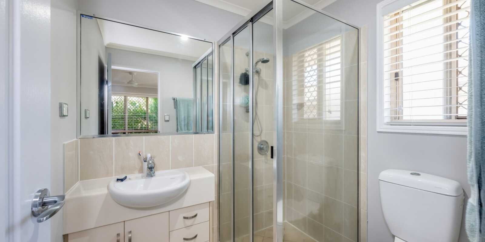 15 McCallum Close Coral Cove