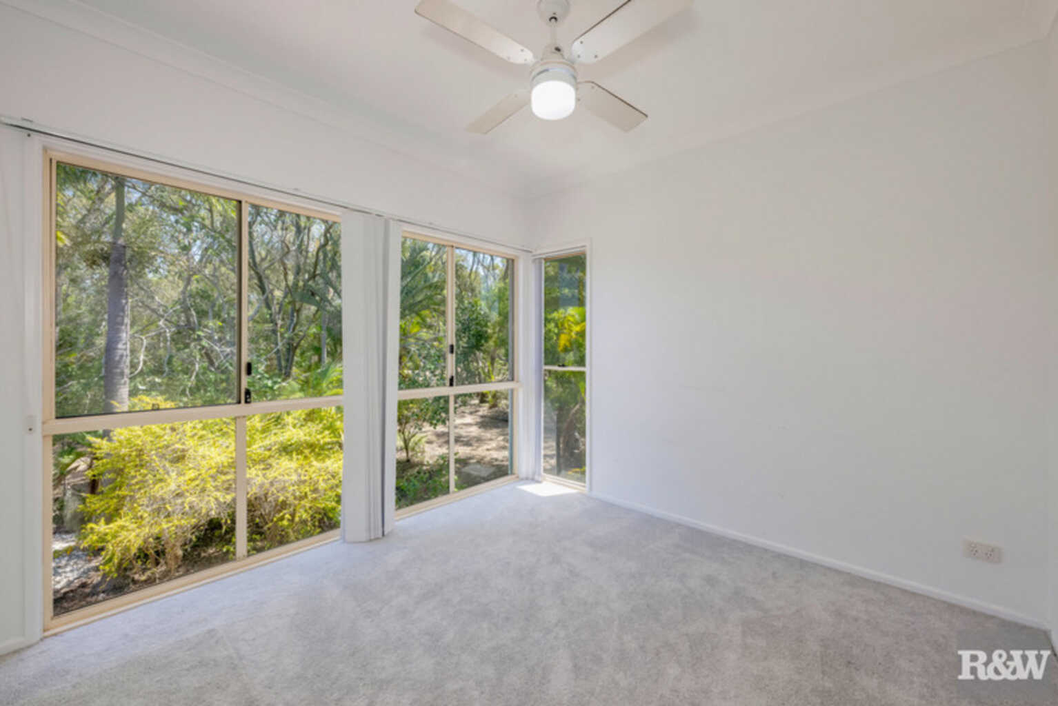 78 Sylvan Drive Moore Park Beach