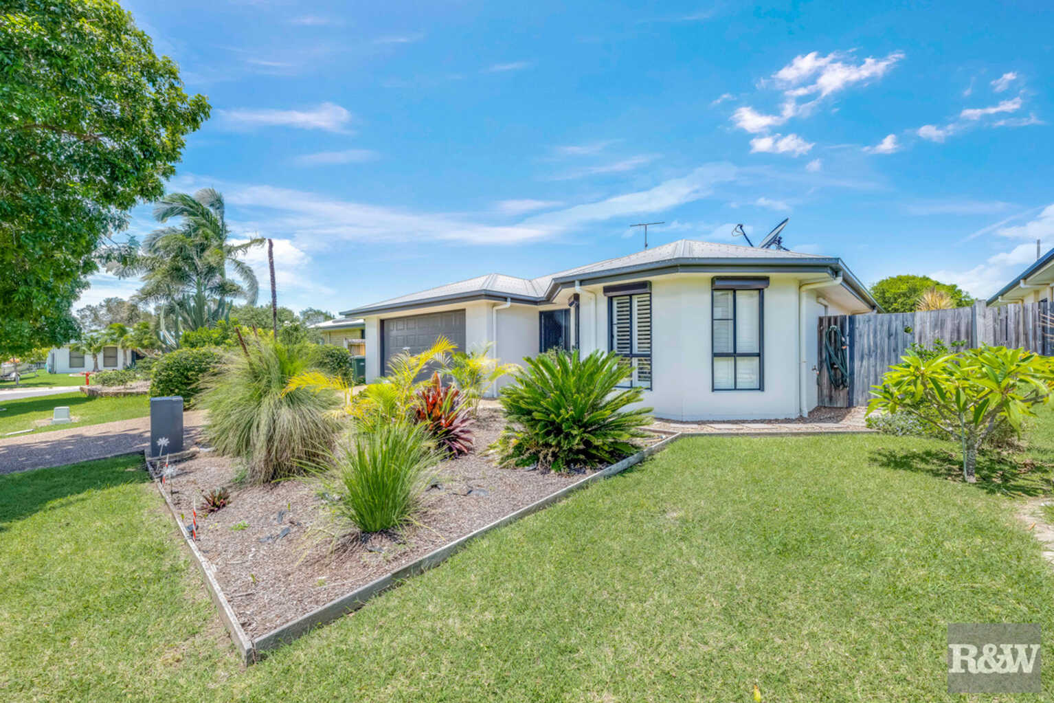 19 McCallum Close Coral Cove 19 McCallum Close Coral Cove