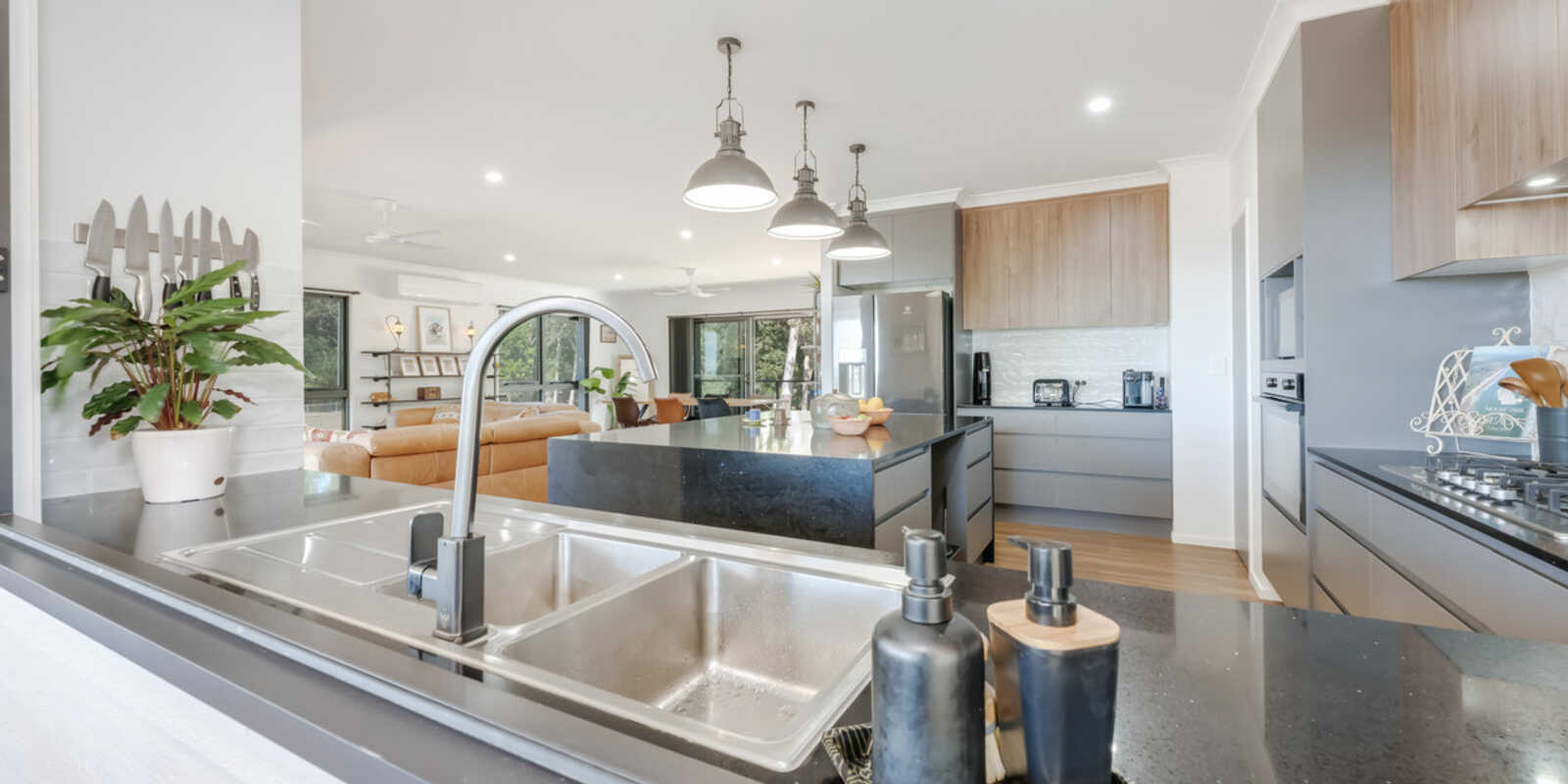 262 Sylvan Drive Moore Park Beach
