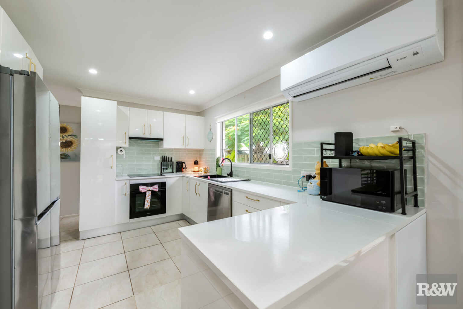 30 SUNSET Drive Thabeban