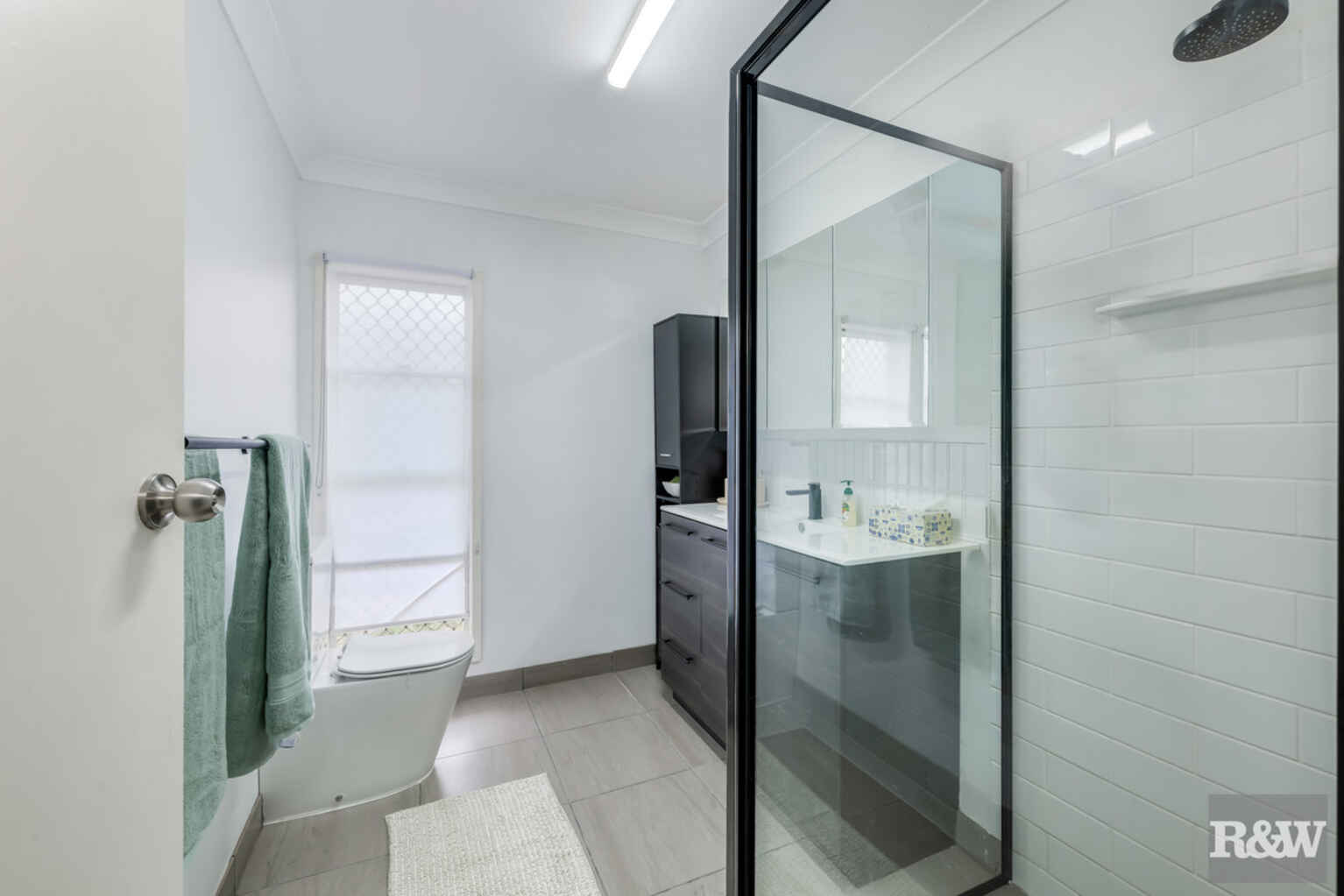 30 SUNSET Drive Thabeban