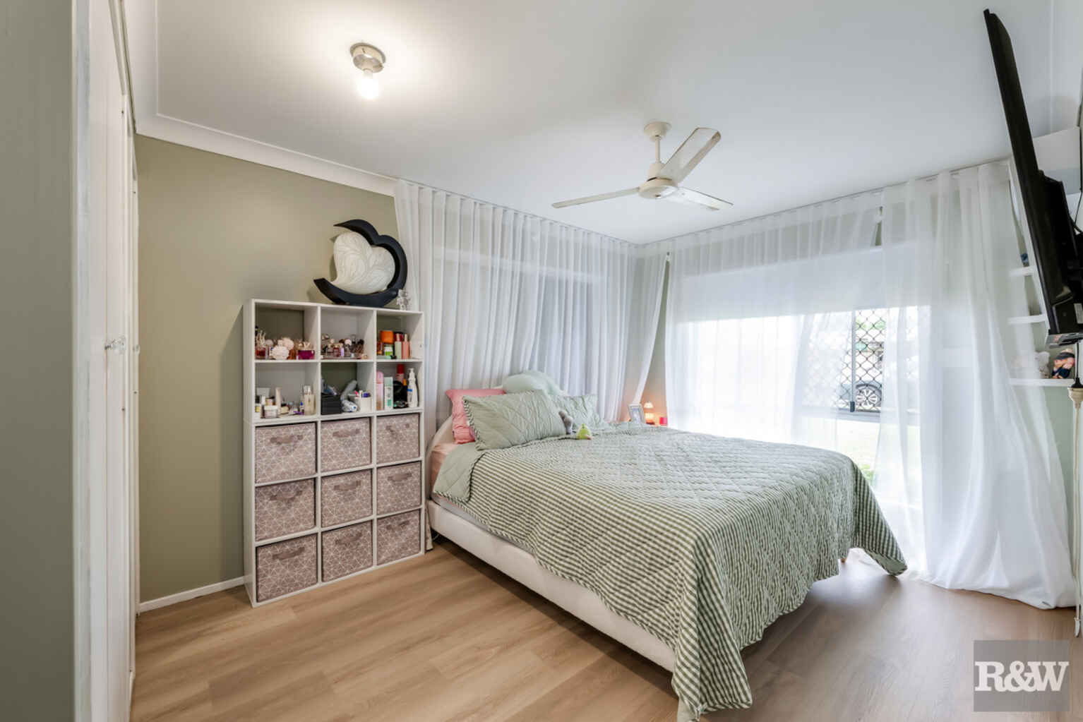 30 SUNSET Drive Thabeban